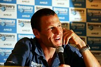 Tour de France-Vorbereitungen
Lance Armstrong bei der Pressekonferenz
[� by J�rgen Burkhardt, B�renhofstra�e 25, 70771 Leinfelden-Echterdingen. Telefon 0711/791424, Fax 0711/791437.Postbank Stuttgart(BLZ 600 100 70) Konto 234130-708) www.radsportfoto.de. Bitte zwei Belegexemplare zusenden. Nutzung ist honorarpflichtig gemaess MFM zzgl. 16% MWSt. Drittrechte sind nicht geklaert. NO MODEL RELEASE. Jede Weitergabe dieses Materials an Dritte ohne ausdrueckliche Genehmigung ist untersagt.]


[� by J�rgen Burkhardt, B�renhofstra�e 25, 70771 Leinfelden-Echterdingen. Telefon 0711/791424, Fax 0711/791437.Postbank Stuttgart(BLZ 600 100 70) Konto 234130-708) www.radsportfoto.de. Bitte zwei Belegexemplare zusenden. Nutzung ist honorarpflichtig gemaess MFM zzgl. 16% MWSt. Drittrechte sind nicht geklaert. NO MODEL RELEASE. Jede Weitergabe dieses Materials an Dritte ohne ausdrueckliche Genehmigung ist untersagt.]

