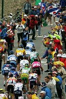 11. Etappe Courchevel - Briancon 173 km
Gruppe um Armstrong und Ullrich am Galibier
[� by J�rgen Burkhardt, B�renhofstra�e 25, 70771 Leinfelden-Echterdingen. Telefon 0711/791424, Fax 0711/791437.Postbank Stuttgart(BLZ 600 100 70) Konto 234130-708) www.radsportfoto.de. Bitte zwei Belegexemplare zusenden. Nutzung ist honorarpflichtig gemaess MFM zzgl. 16% MWSt. Drittrechte sind nicht geklaert. NO MODEL RELEASE. Jede Weitergabe dieses Materials an Dritte ohne ausdrueckliche Genehmigung ist untersagt.]

